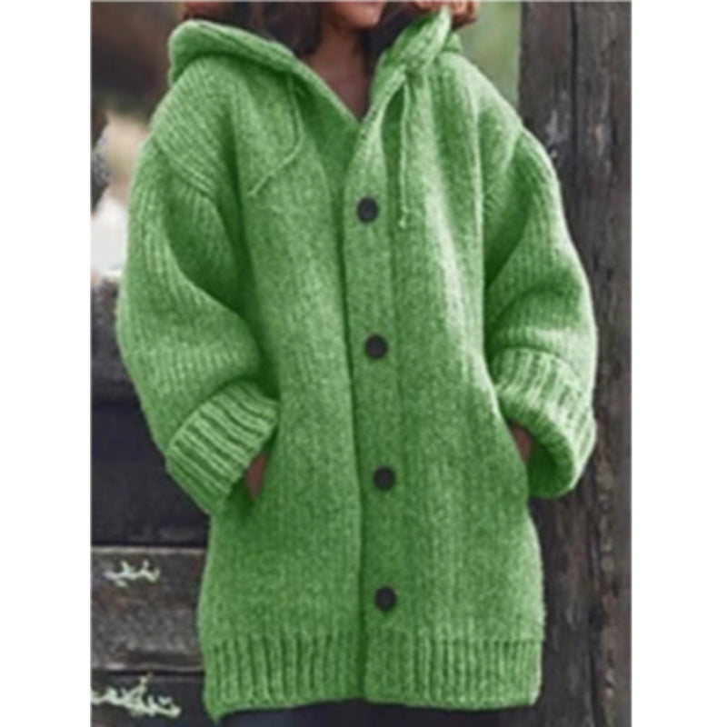 Sarina – Kuscheliger Strickmantel mit Kapuze und Knöpfen